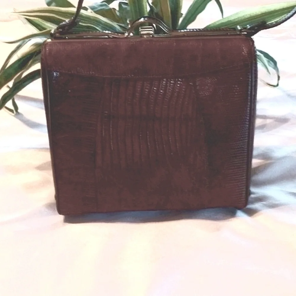 VINTAGE Leather Bag 🛍️